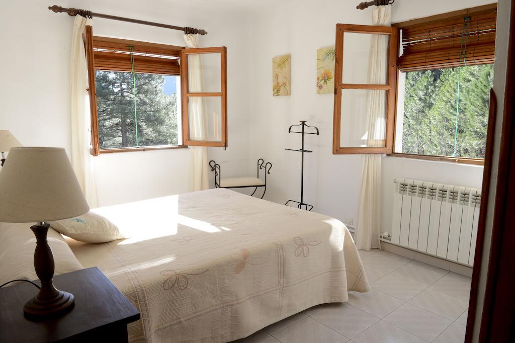 Hostal-Restaurante Fogon De Gredos Guisando Pokoj fotografie