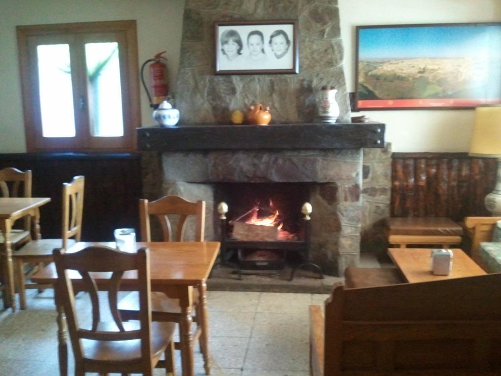 Hostal-Restaurante Fogon De Gredos Guisando Exteriér fotografie